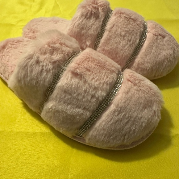 Avon Rhinestone Faux Fur Slippers -Size L (9-10) - Picture 5 of 9